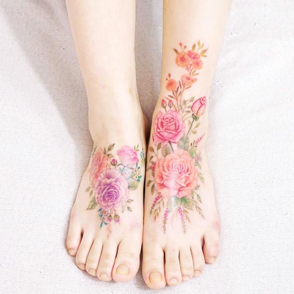 Tatuaggi fiori piedi