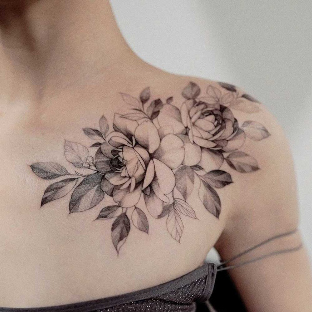 Tatuaggio con fiori