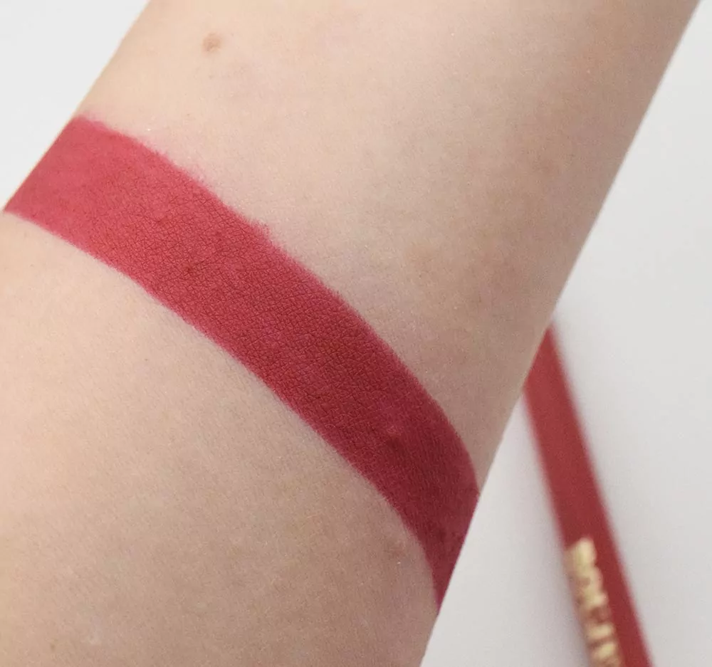 Swatches Boujee Lip pencil Wycon