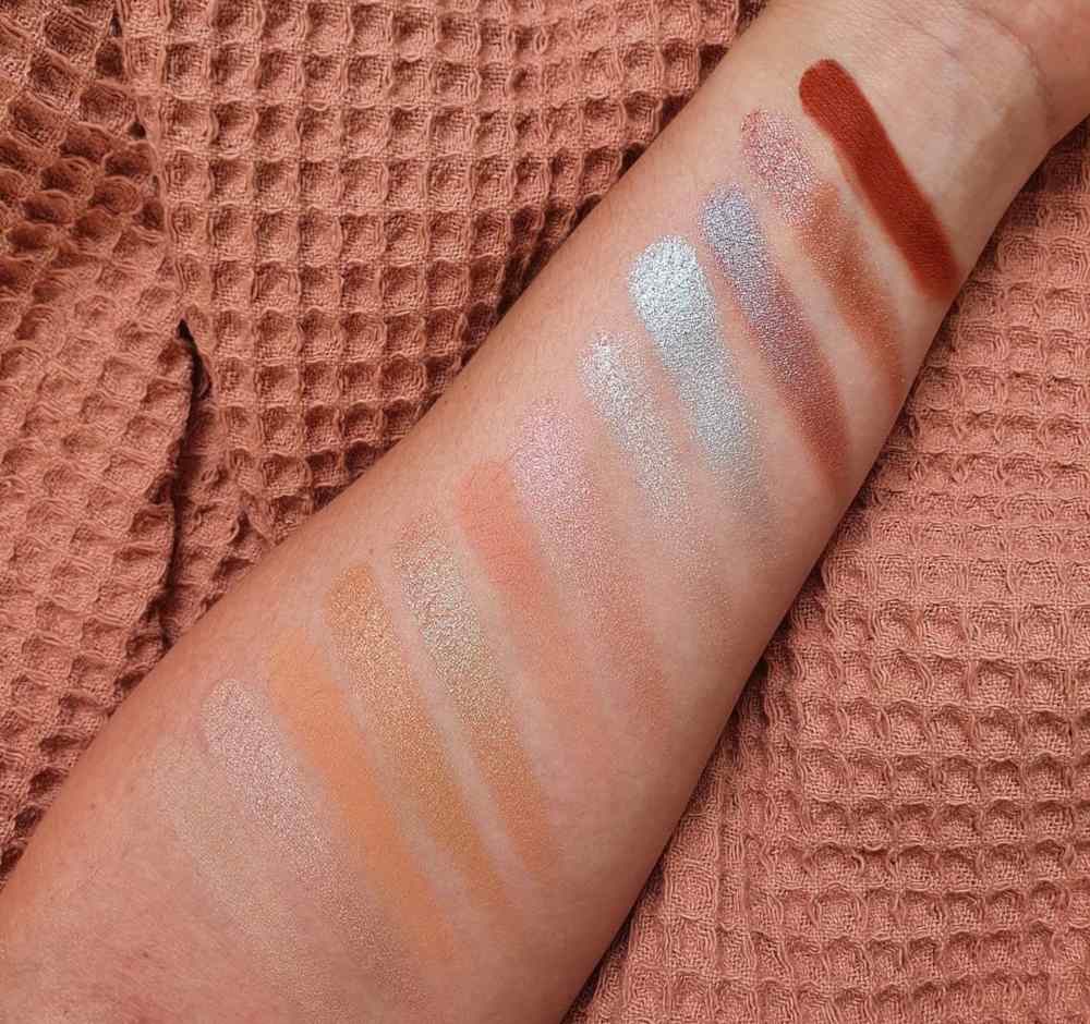 Swatches palette Urban Decay Naked Cyber