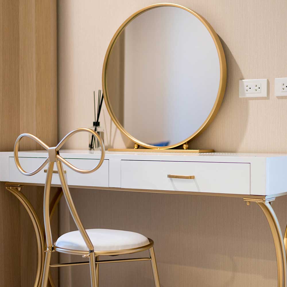 Idee originali angolo trucco dorato