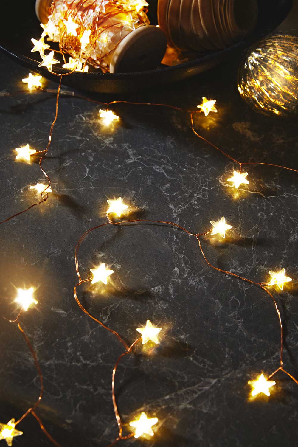 Ghirlanda con luce e stelle per albero