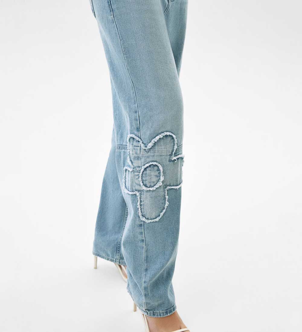 Jeans con patch bershka