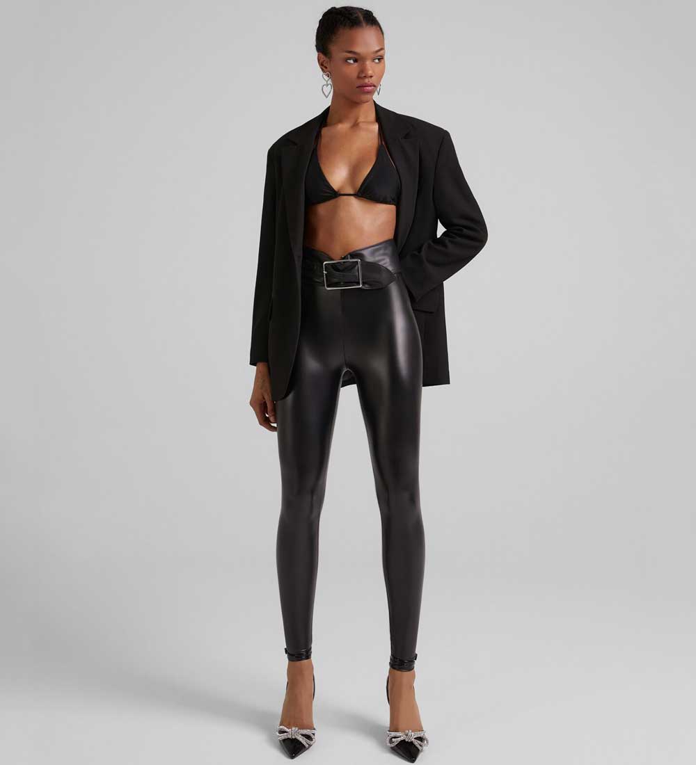 Bershka tendenza capi effetto pelle Bershka tendenza capi effetto pelle