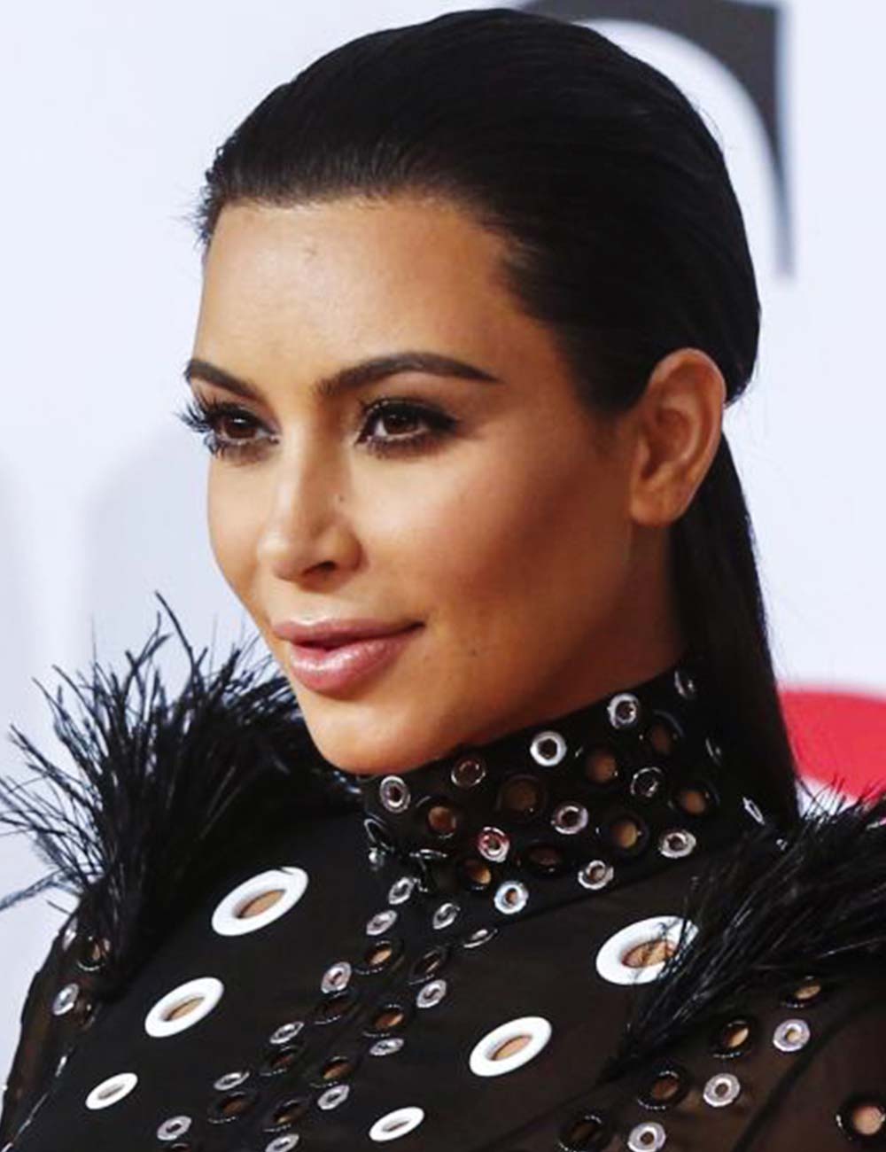 Kim Kardashian look red carpet