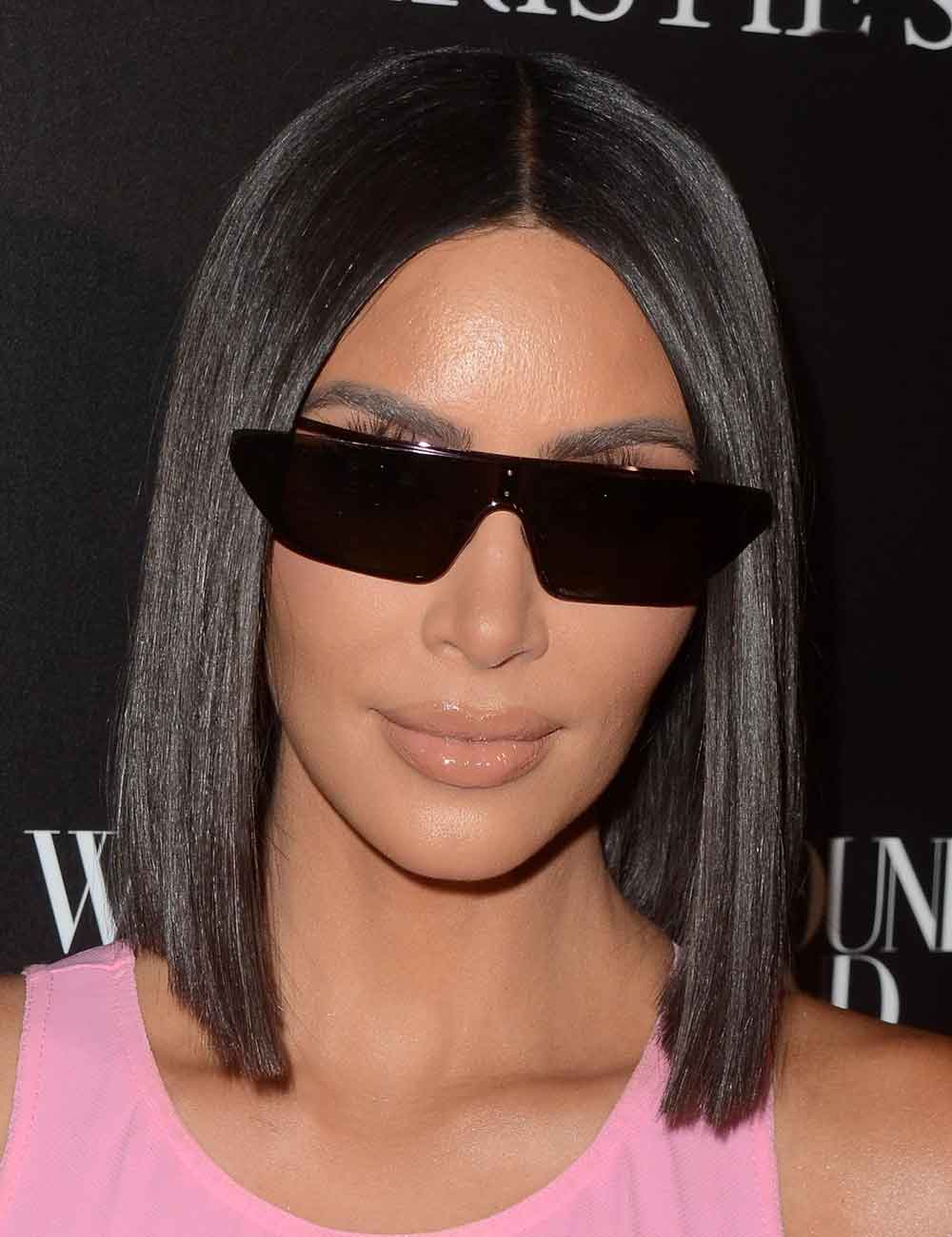 Kim Kardashian capelli medi neri