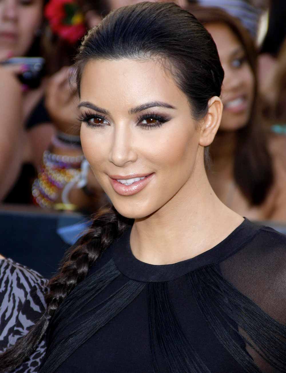 Kim Kardashian acconciatura treccia