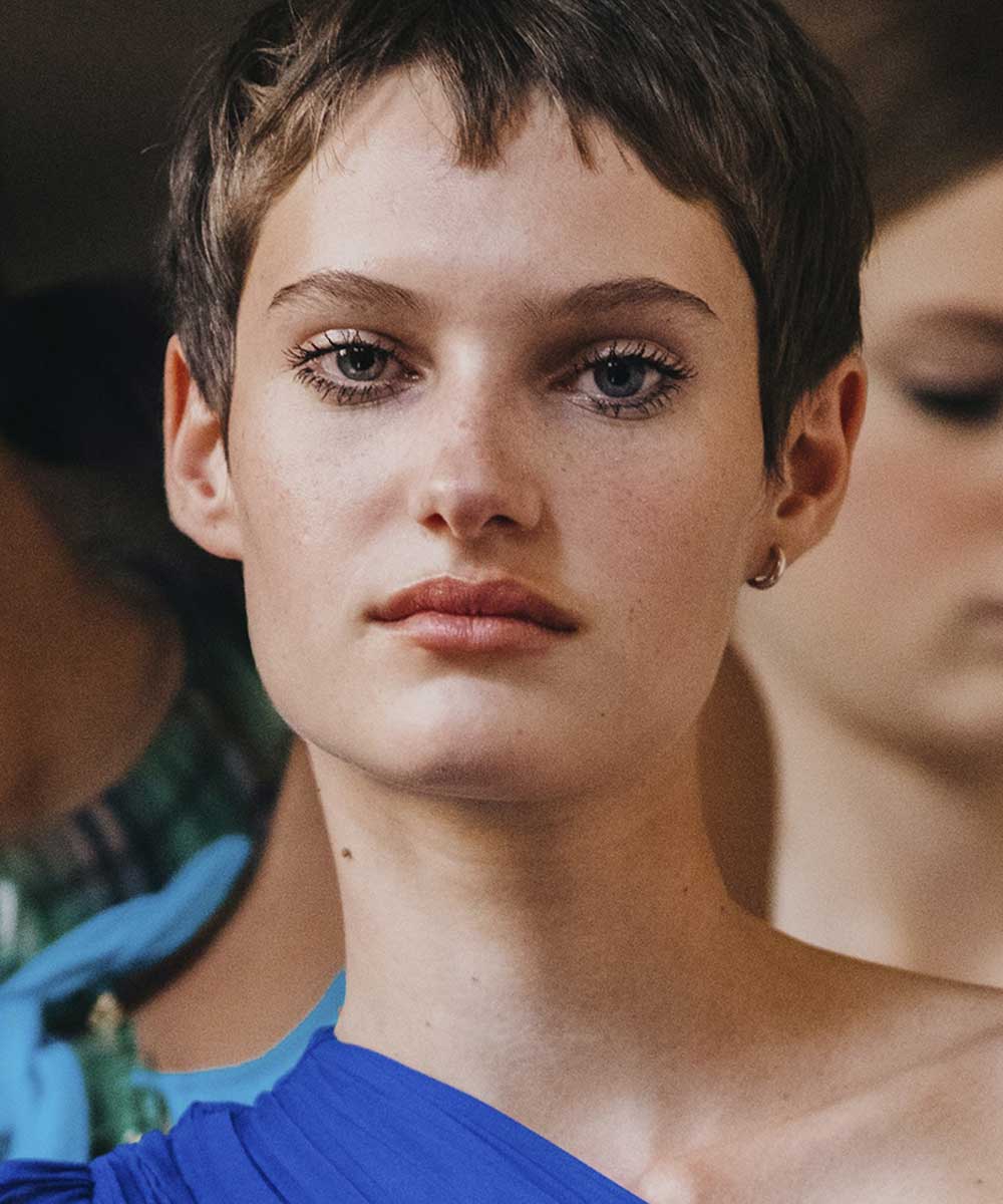 Capelli corti frangia irregolare Capelli corti frangia irregolare