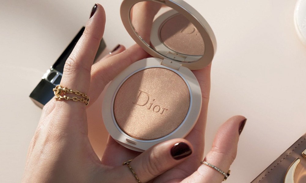 Хайлайтер золотое яблоко. Dior Forever Couture Luminizer 01. Dior Couture Luminizer. Dior Forever Couture Luminizer 05. Highlighter Dior Forever Couture Luminizer.