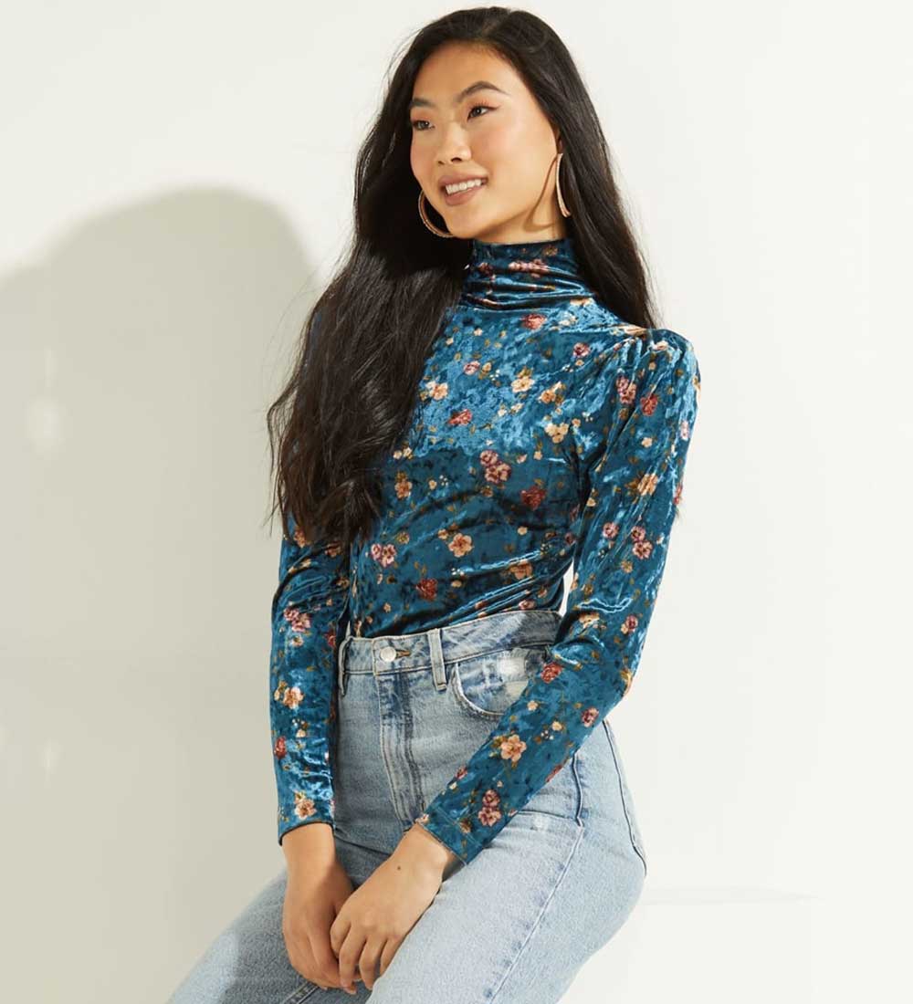 Guess tendenza velluto inverno 2021 2022 Guess tendenza velluto inverno 2021 2022