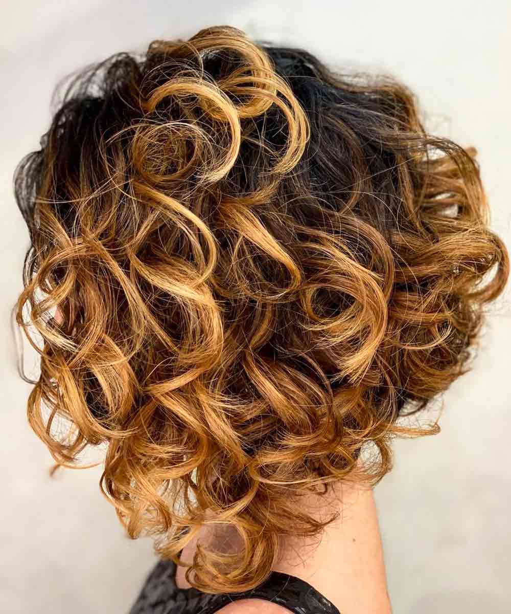 Capelli ricci tagli corti asimmetrici Capelli ricci tagli corti asimmetrici