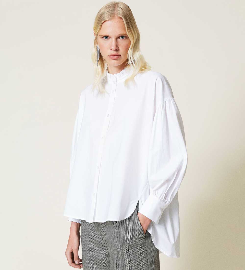 Camicia bianca con volant Camicia bianca con volant