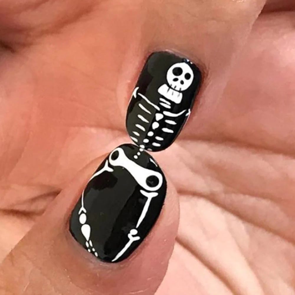 Scheletro nail art Halloween unghie semplice