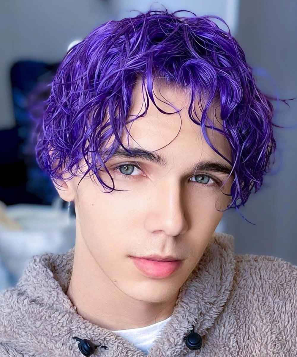 Capelli mossi uomo viola intenso Capelli mossi uomo viola intenso