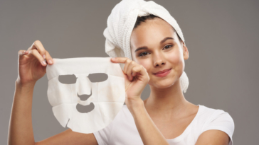 Come applicare le maschere viso in tessuto