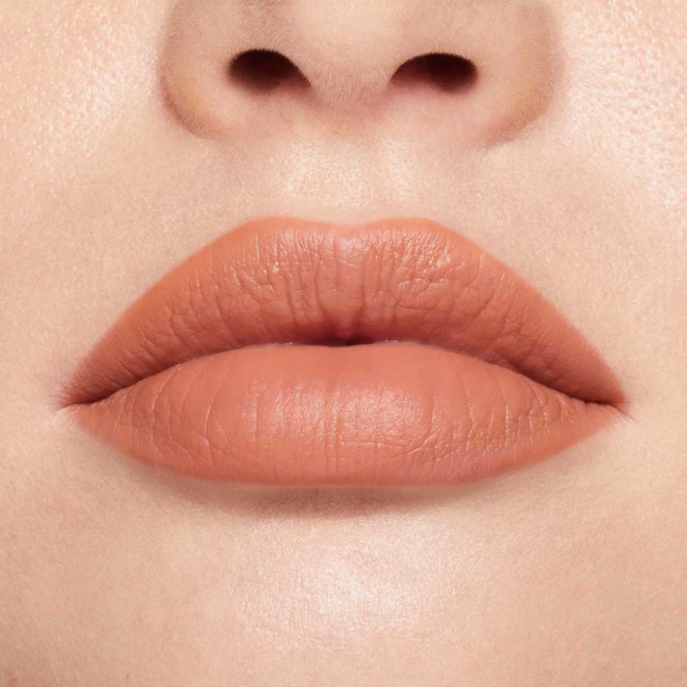 Trucco labbra nude Kylie Cosmetics