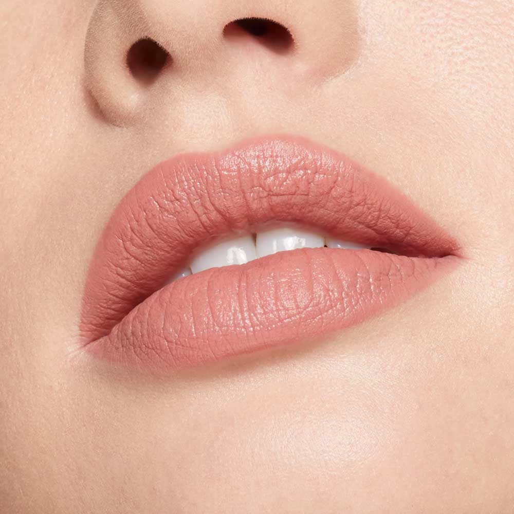 Kylie Cosmetics trucco labbra nude