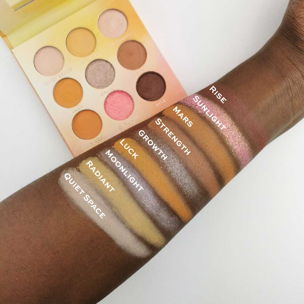 Swatches ombretti Makeup Revolution