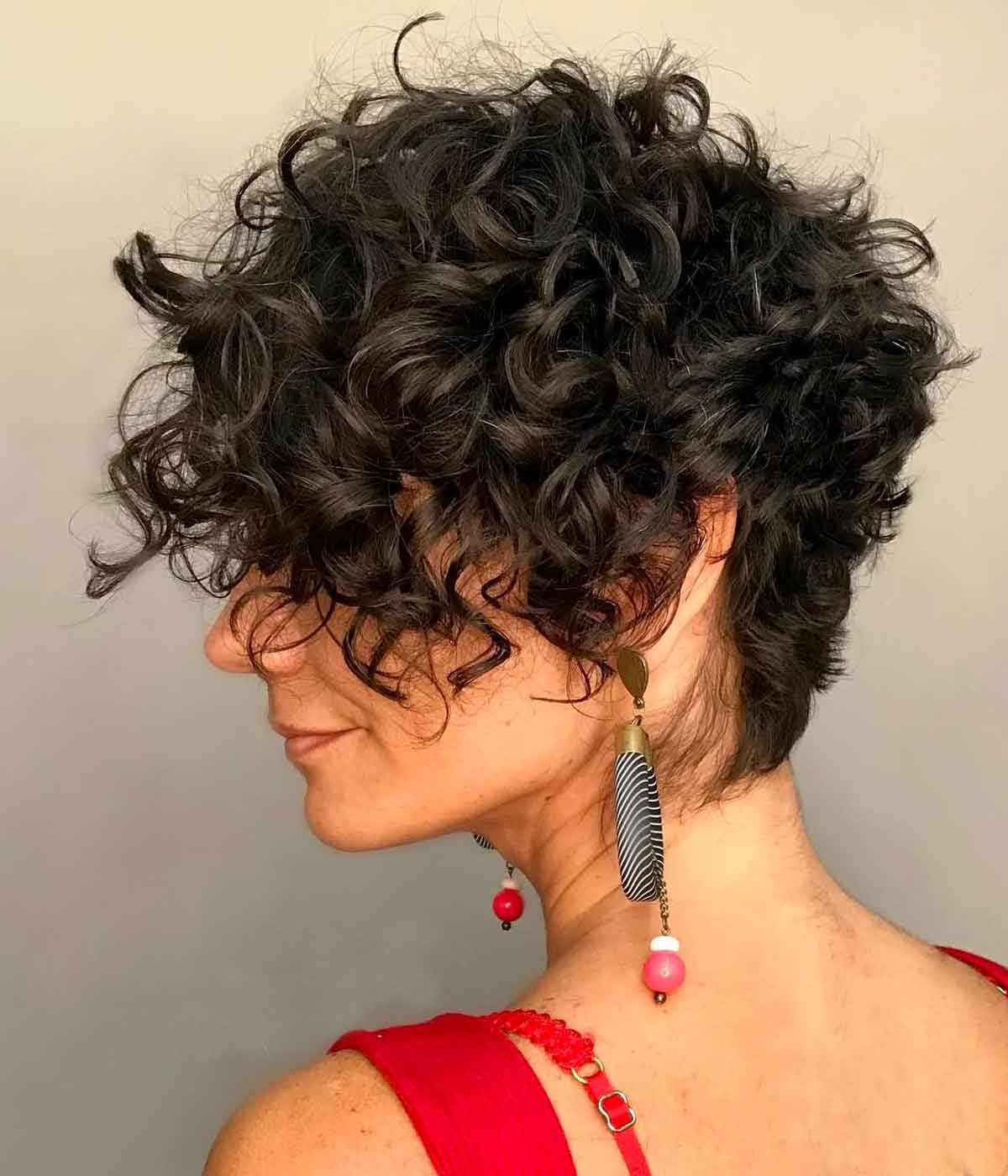 Tagli asimmetrici capelli corti ricci Tagli asimmetrici capelli corti ricci