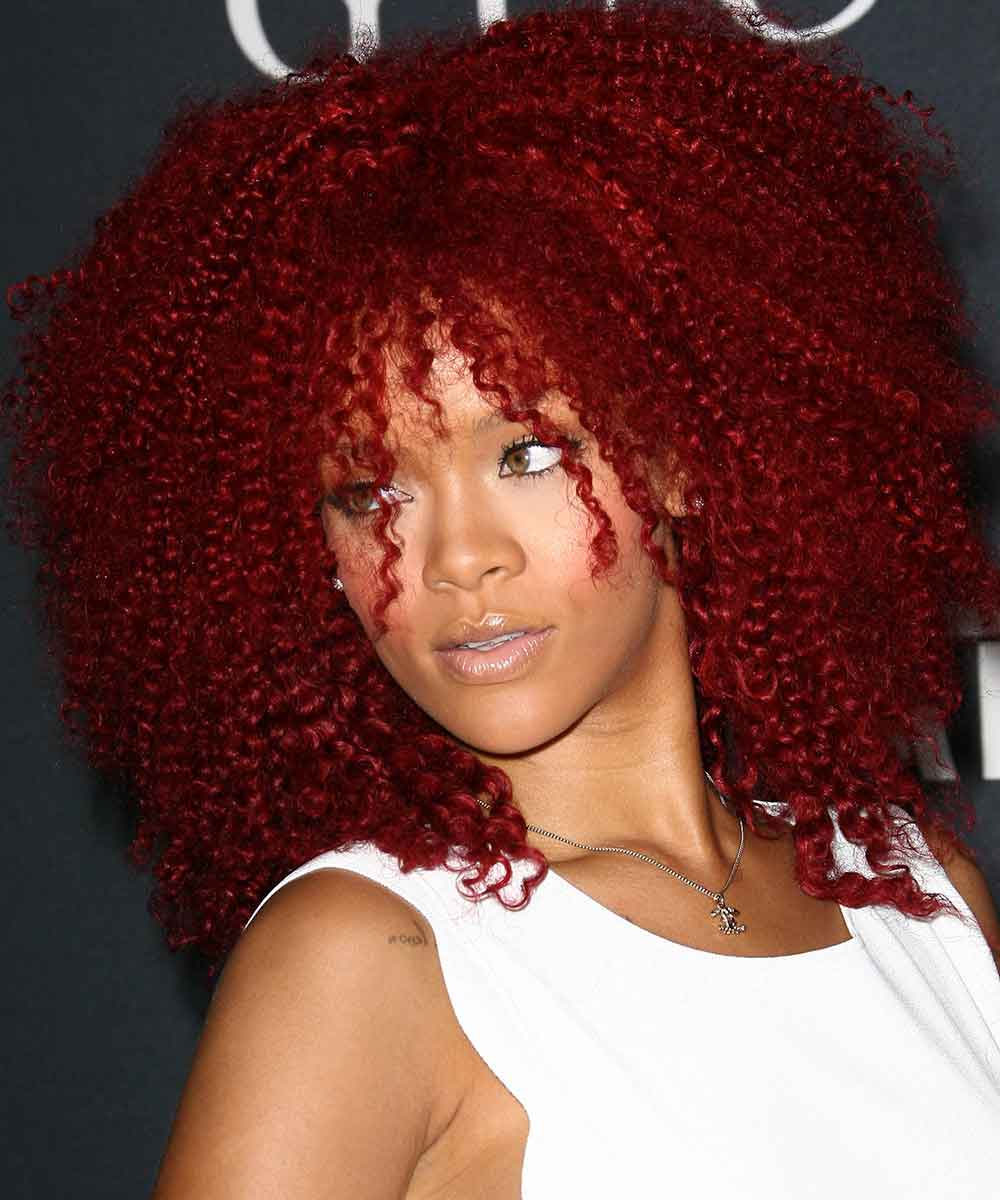 Rihanna ricci afro capelli rossi