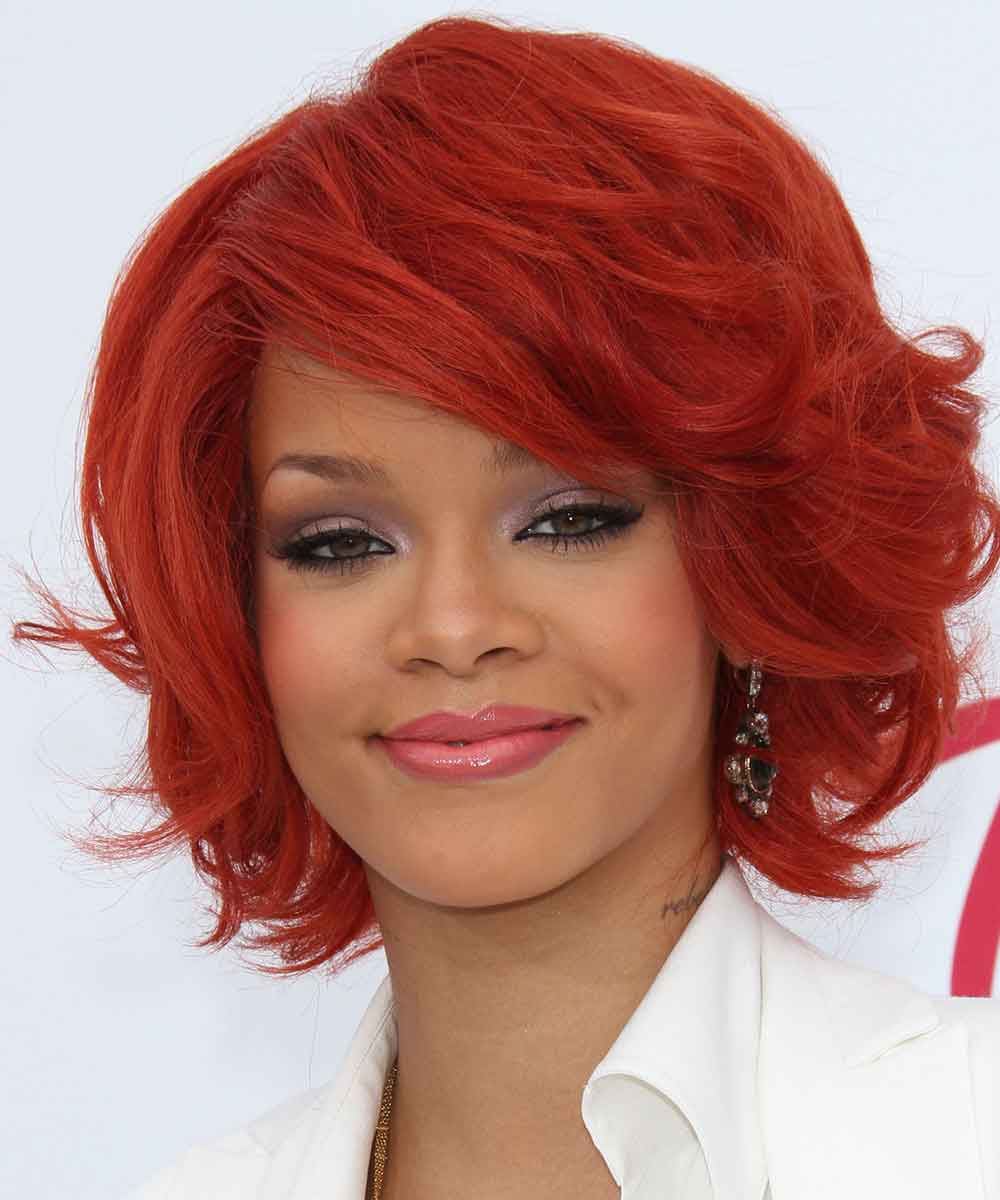 Rihanna capelli rosso fuoco