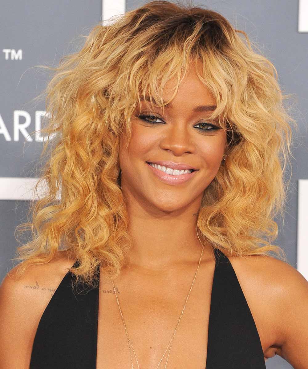 Rihanna capelli biondi mossi