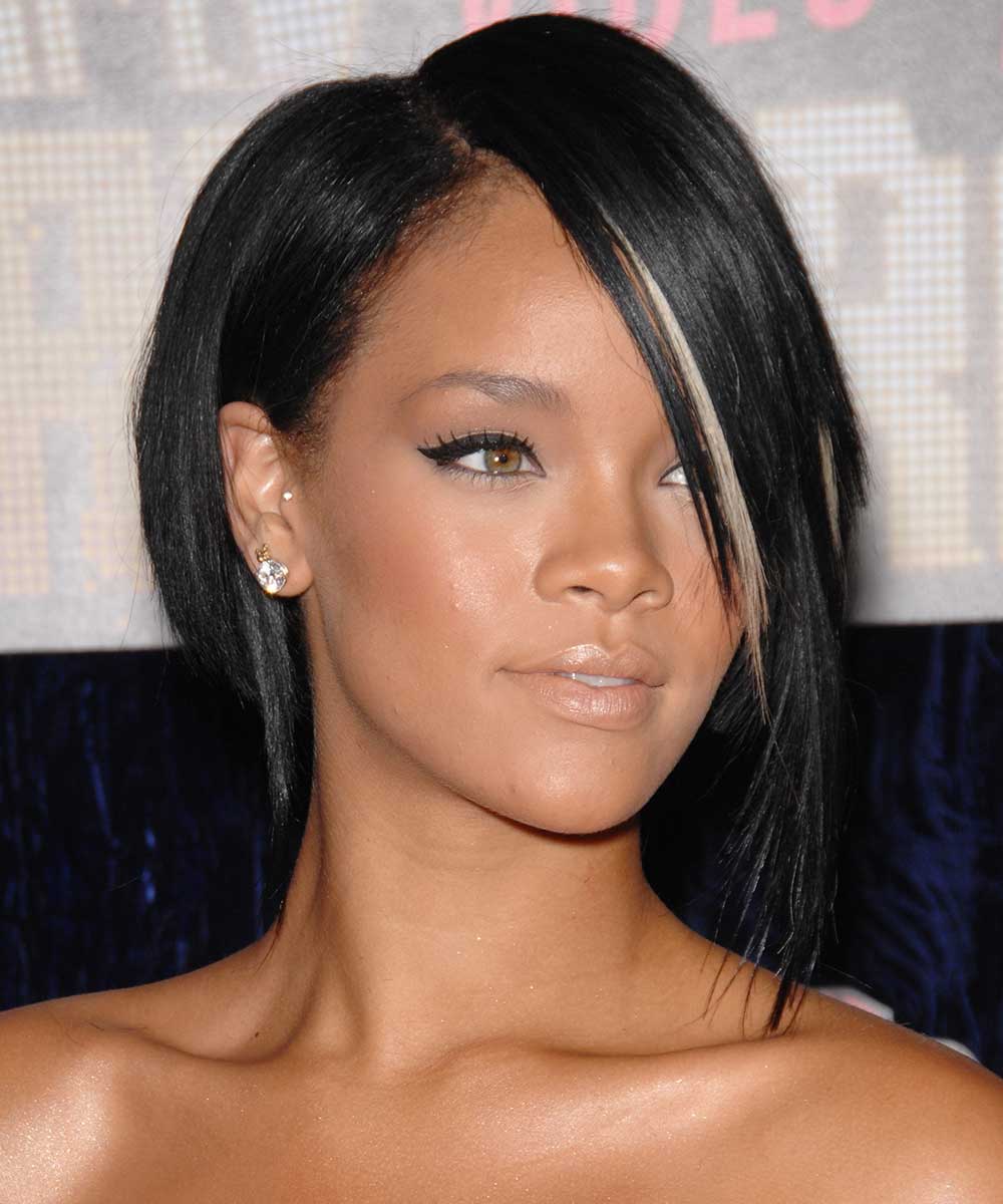 Rihanna capelli corti meches 