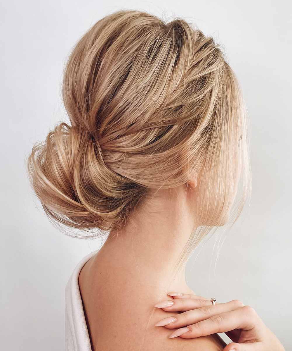 Chignon basso elegante Chignon basso elegante