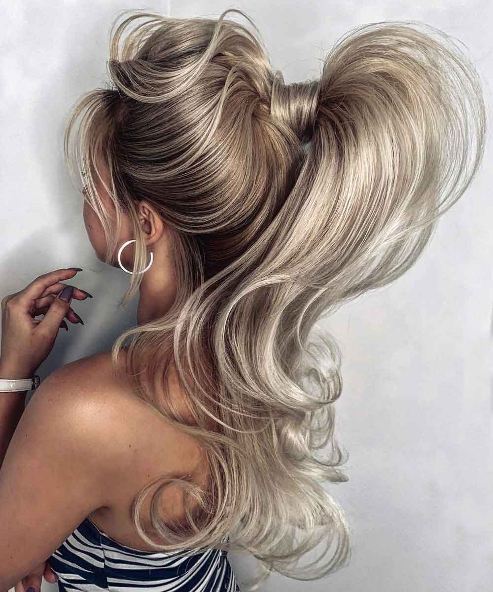 Capelli lunghi acconciatura coda cavallo Capelli lunghi acconciatura coda cavallo
