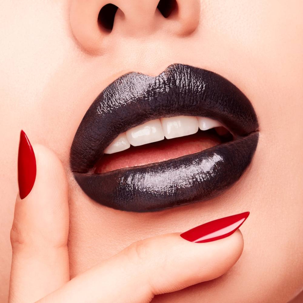 Make up labbra con rossetto scuro Autunno 2022