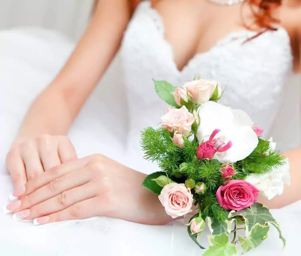Bouquet sposa a bracciale con rose