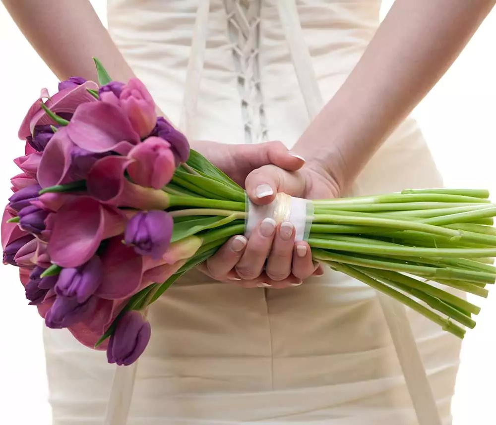 Bouquet sposa a fascio calle e tulipani