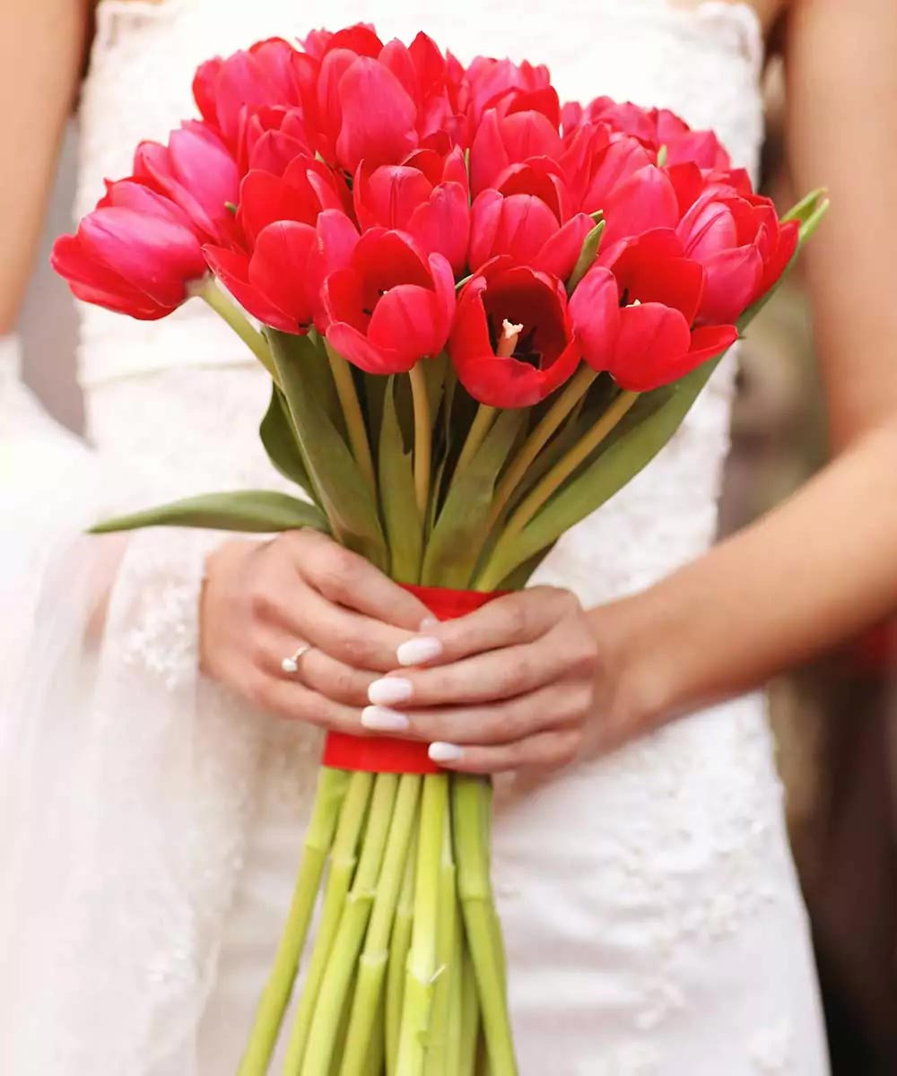 Bouquet sposa a fascio con tulipani