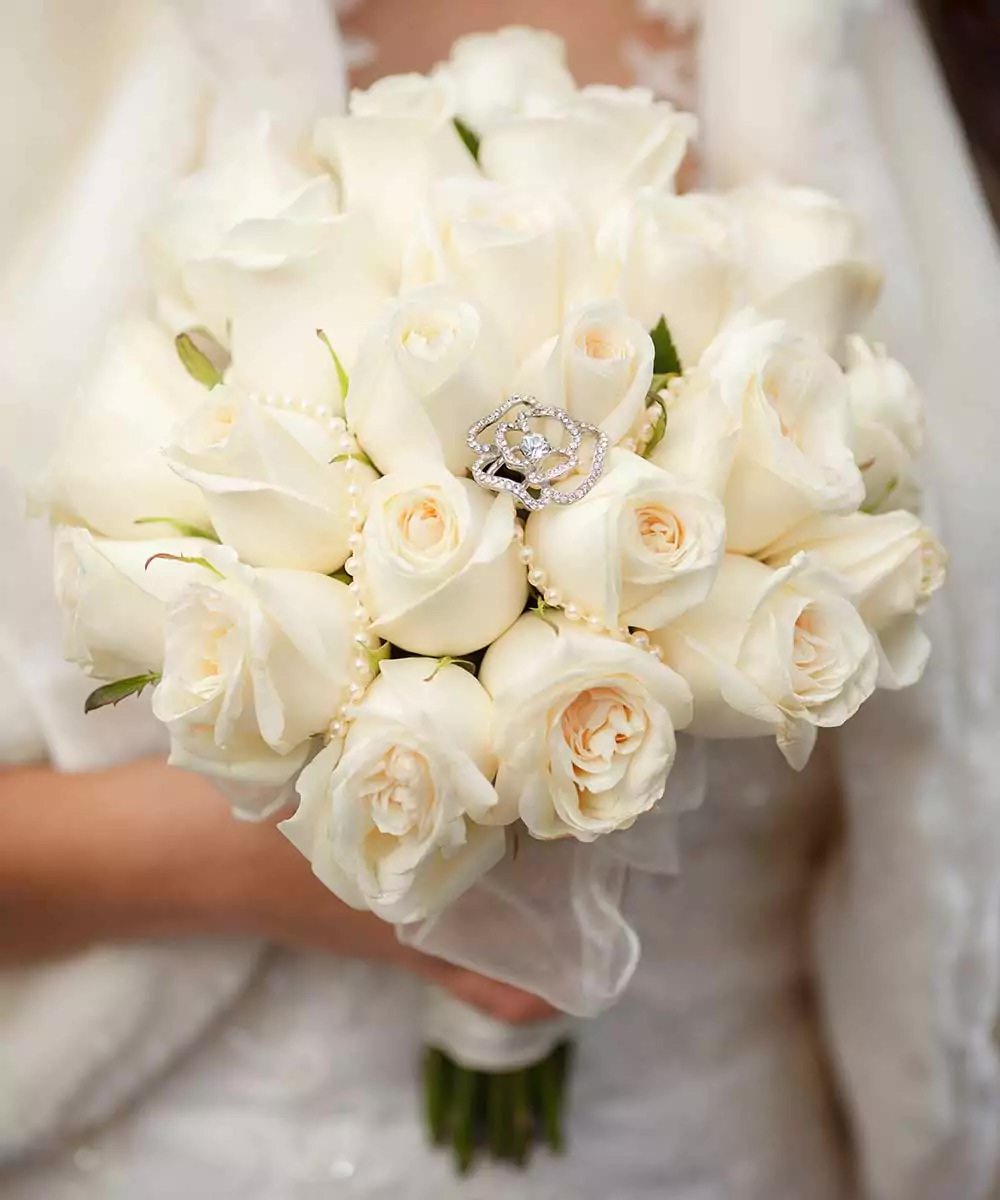 Bouquet da sposa rose bianche