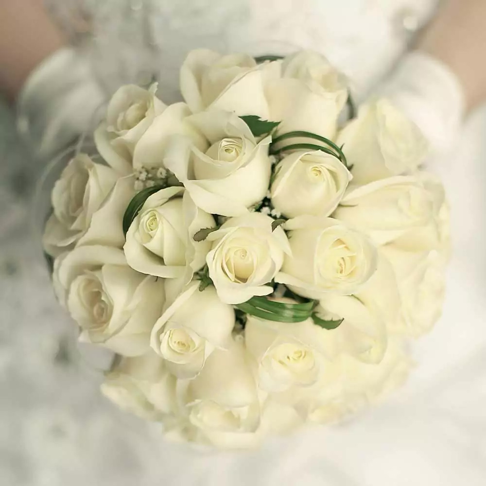 Bouquet sposa rose bianche avorio