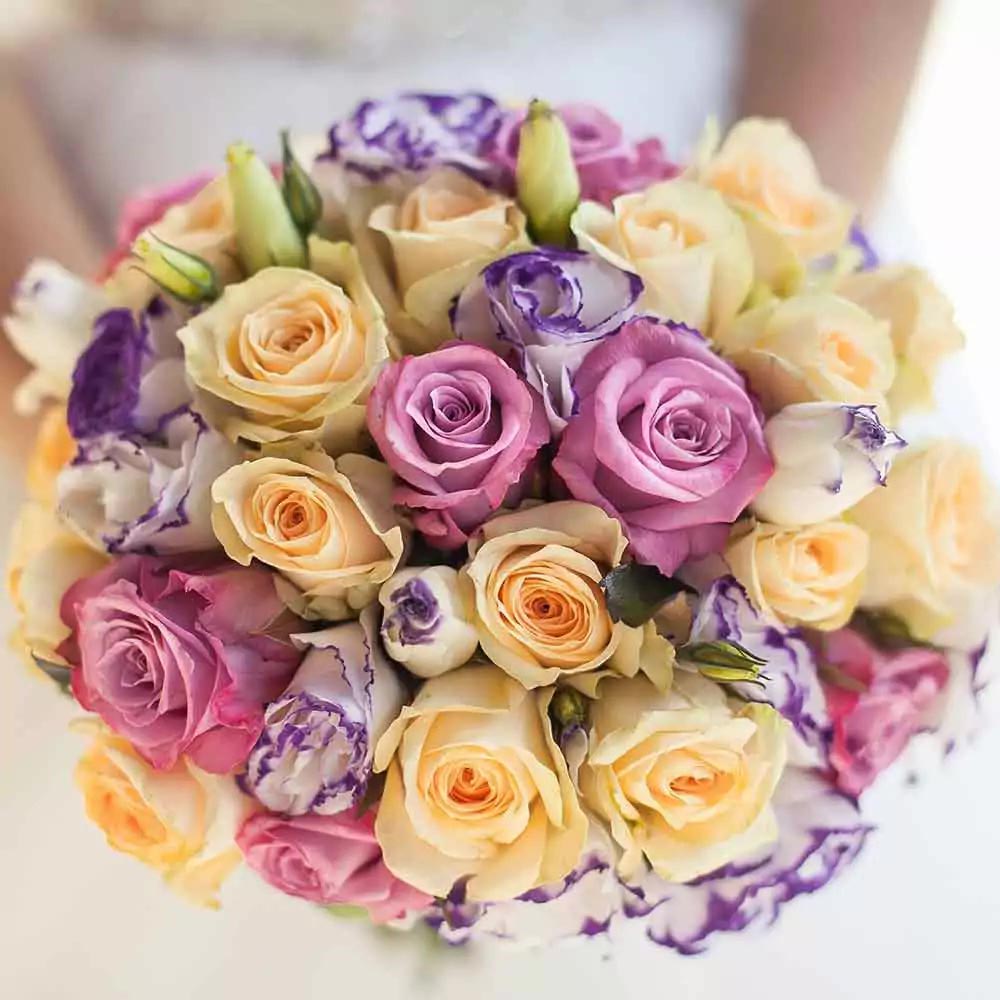 Bouquet sposa con rose colorate