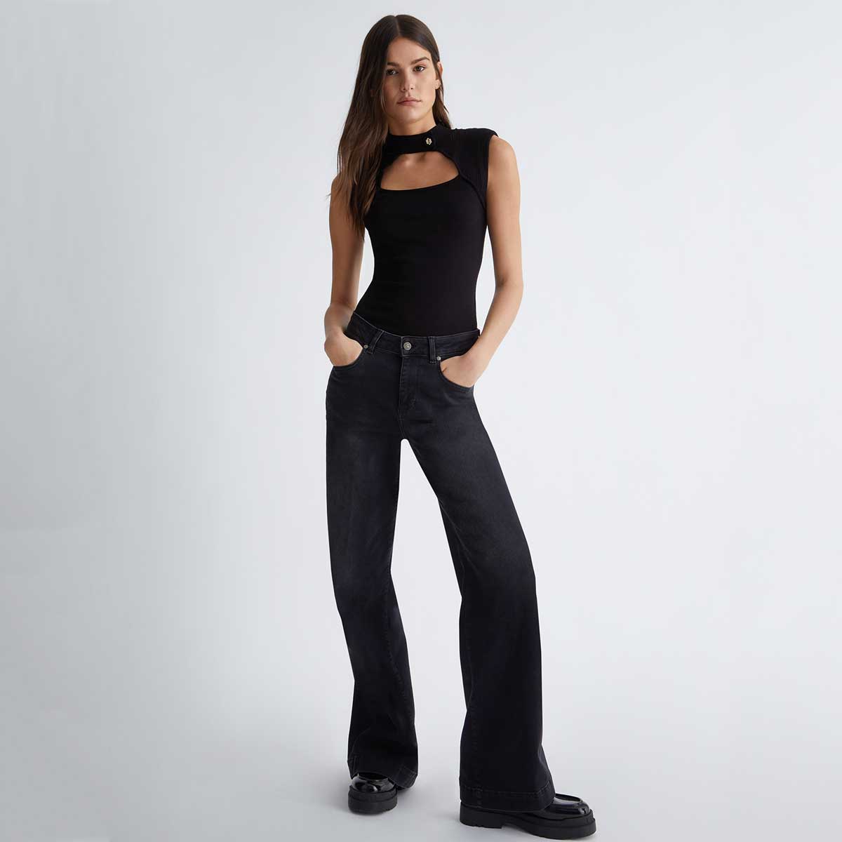 jeans nero a zampa jeans nero a zampa