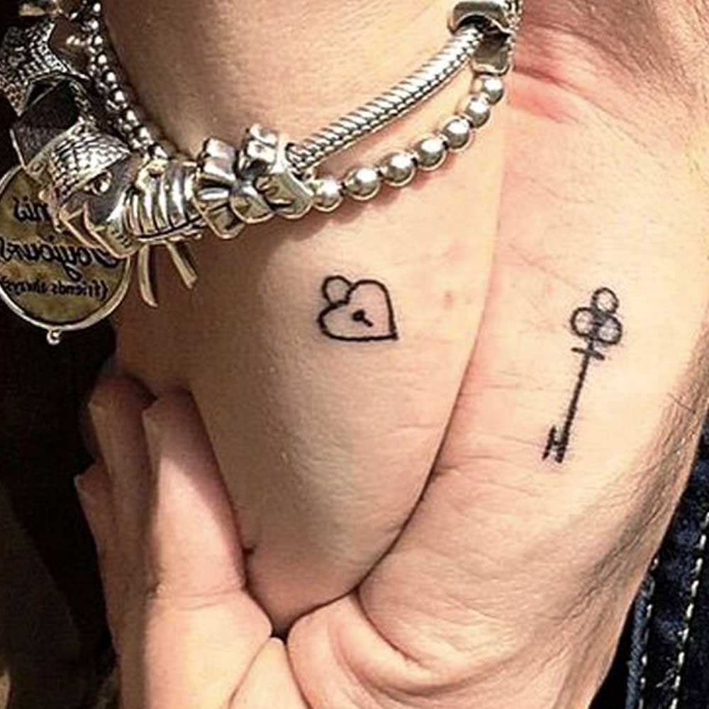 Tatuaggi piccoli cuore e chiave