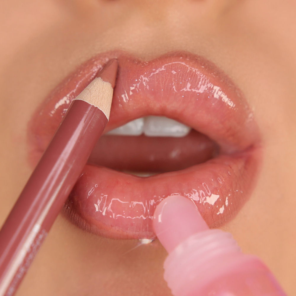 Trucco labbra nude Makeup Revolution