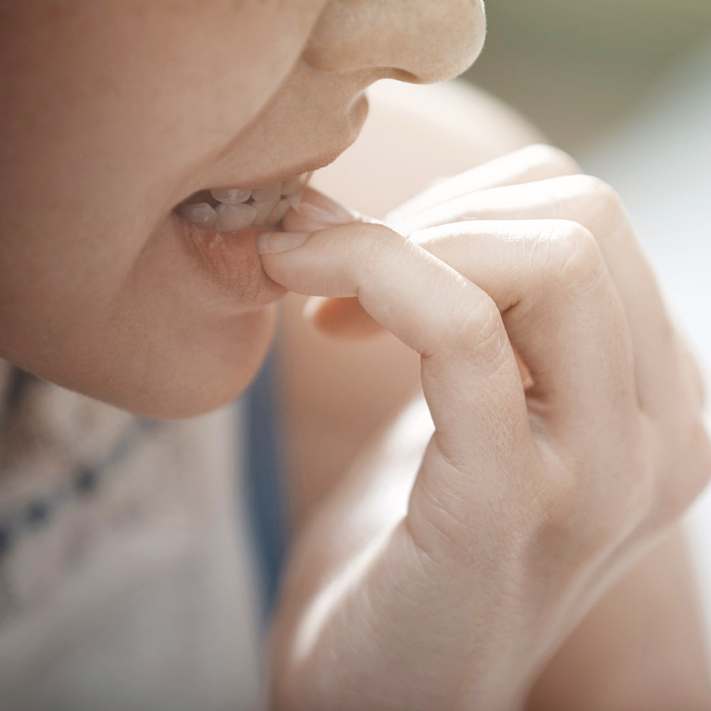 Non mangiarsi le unghie per evitare batteri sulle labbra screpolate