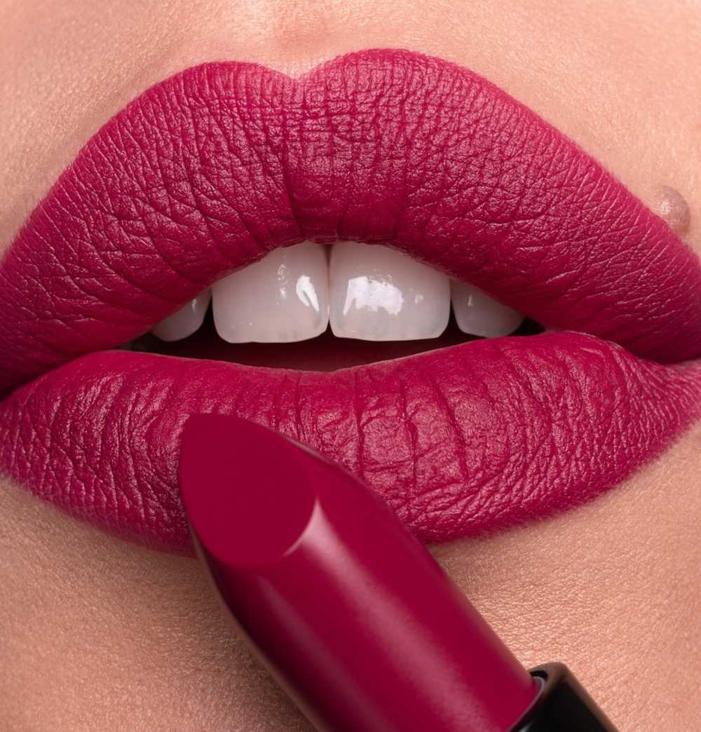 Trucco labbra colore Pantone 2023 Trucco labbra colore Pantone 2023