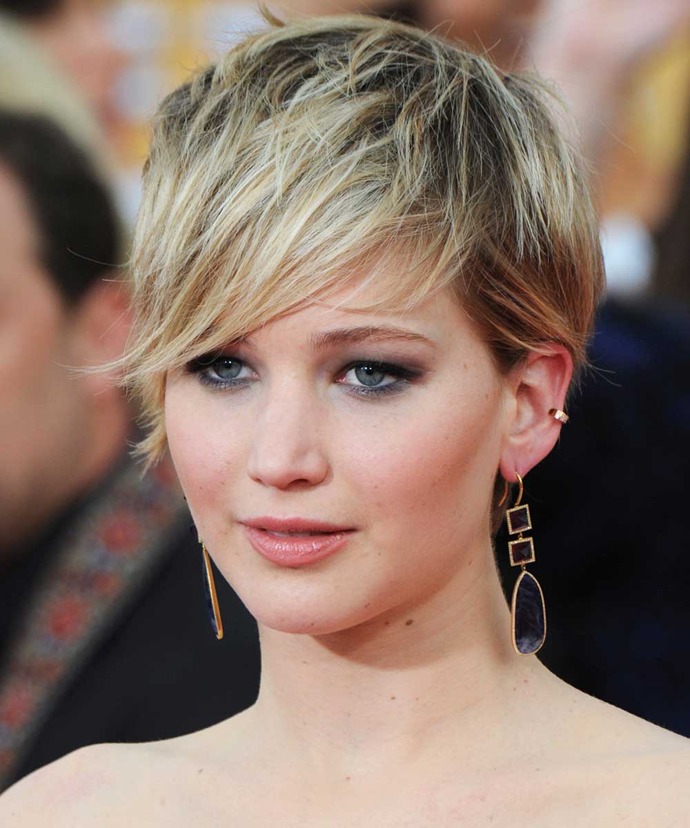 Jennifer Lawrence viso ovale taglio corto ciuffo