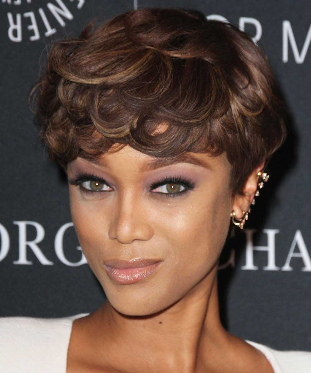 Tyra Banks viso triangolare pixie cut