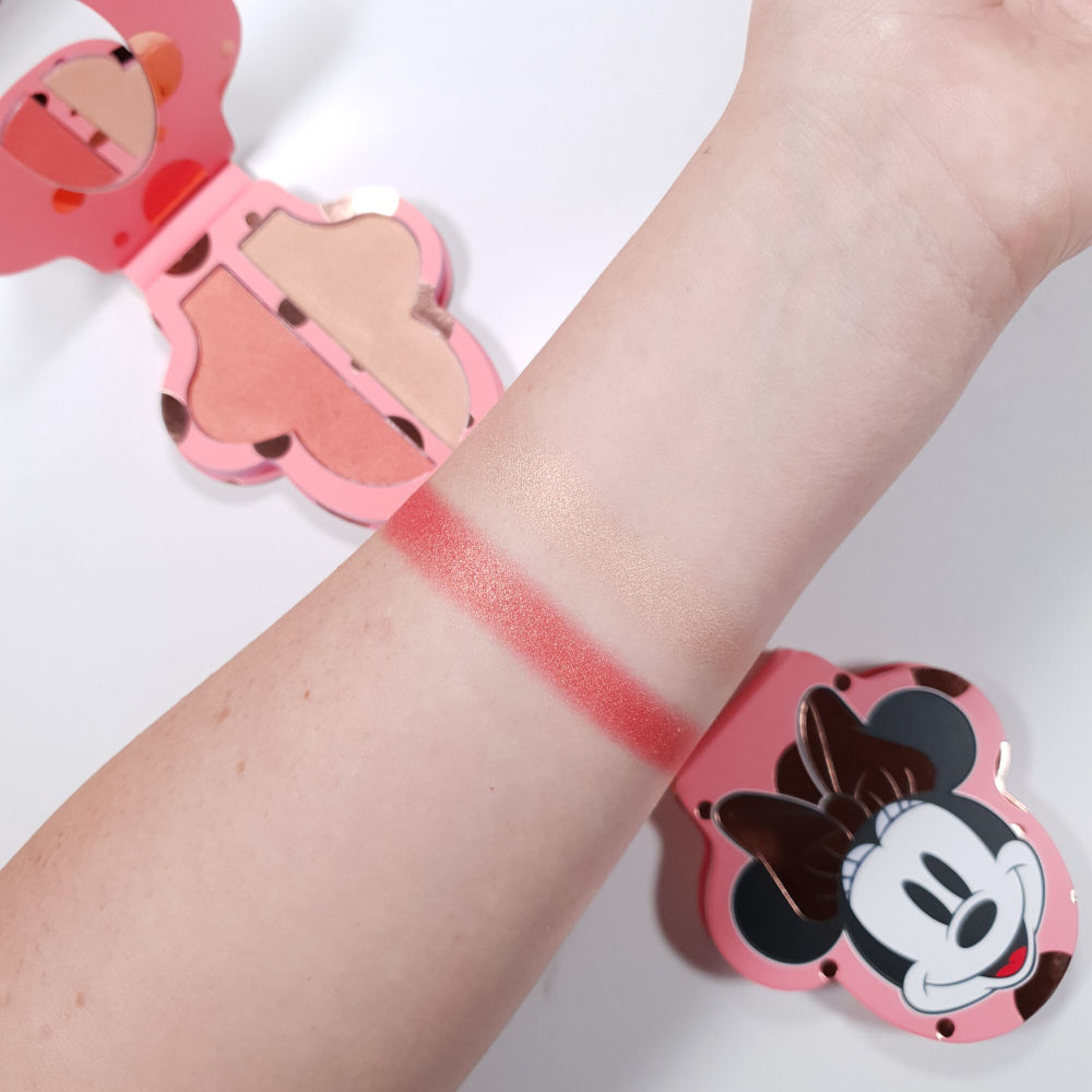 Swatches palette illuminanti Makeup Revolution Disney's Minnie Mouse