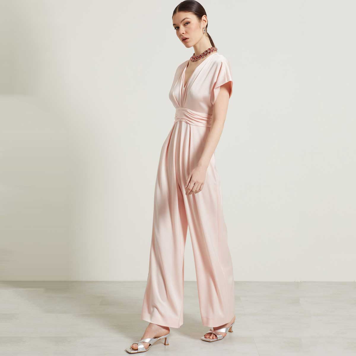 9 outfit rosa cipria nel colore moda primavera 2024 più chic