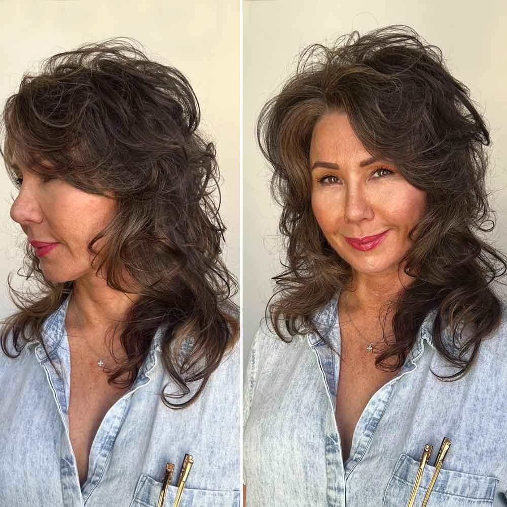 Tagli scalati capelli mossi donna over 50