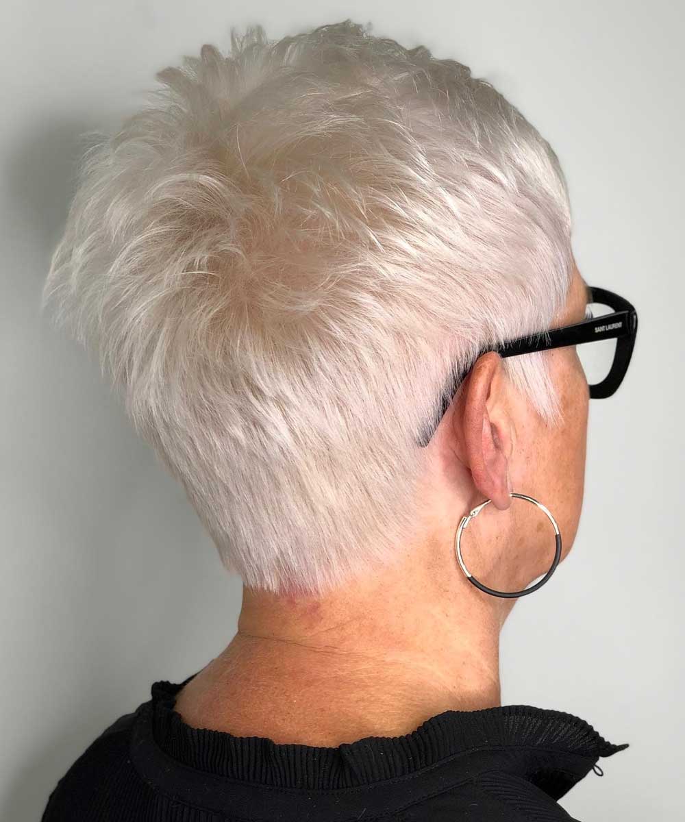 Tagli capelli biondo perla signora over 70