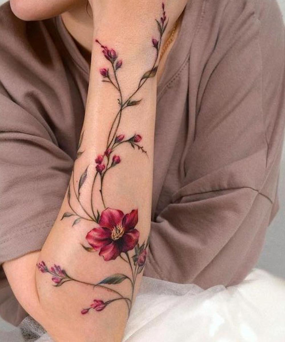 Tatuaggi fiori braccio