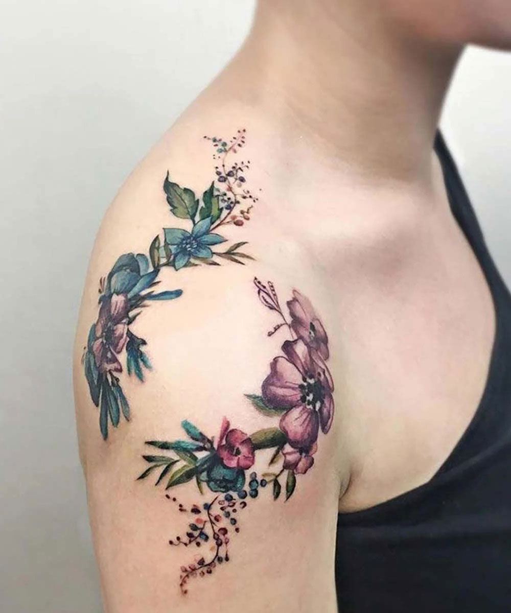 Tatuaggi fiori spalla