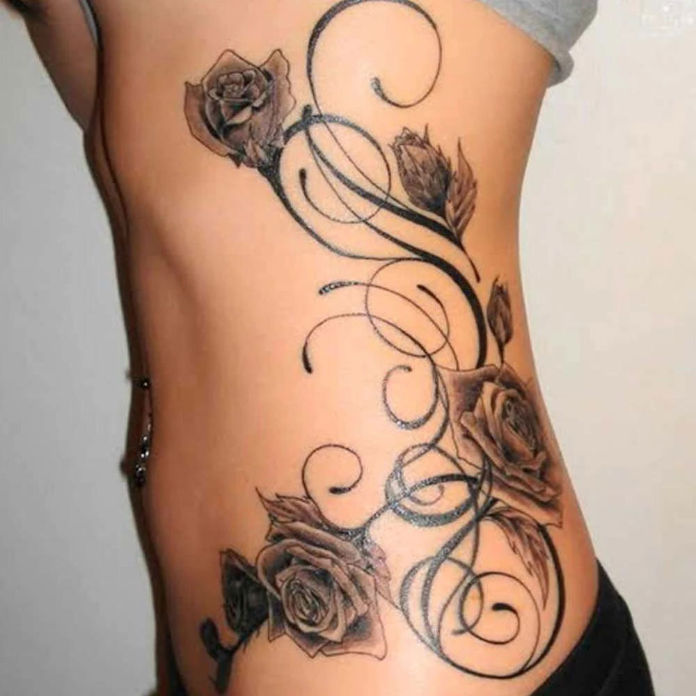 Tatuaggio fiori fianco schiena